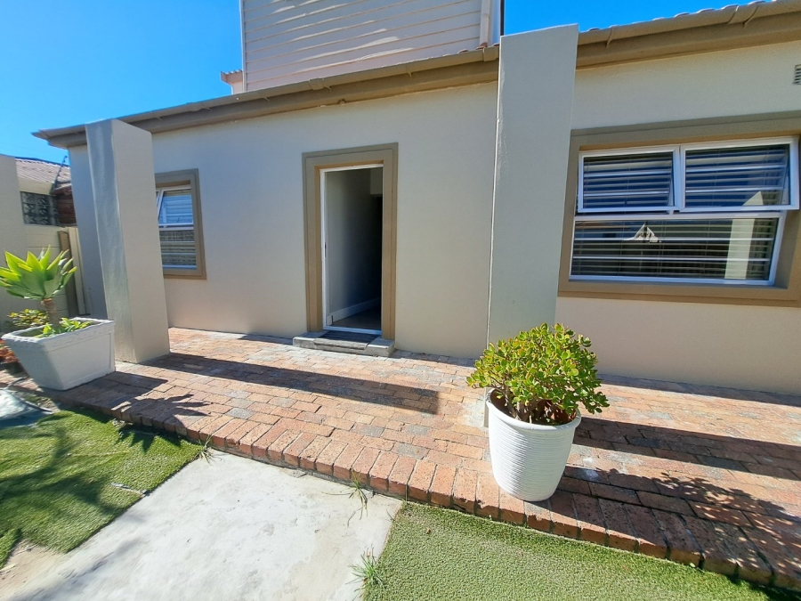 4 Bedroom Property for Sale in Lansdowne Western Cape
